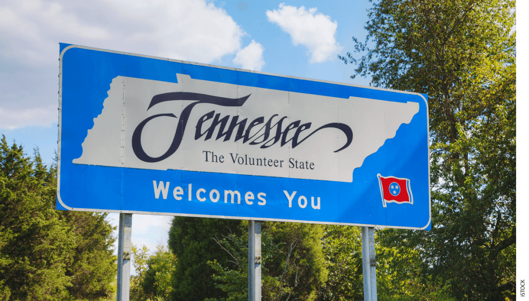 Road sign that reads "Tennessee welcomes you"